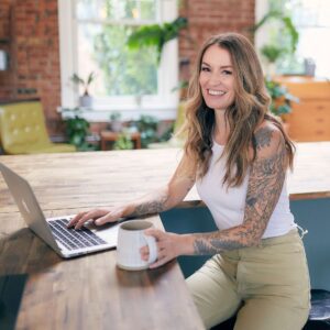 Rebecca_Tracy_091A8987-square