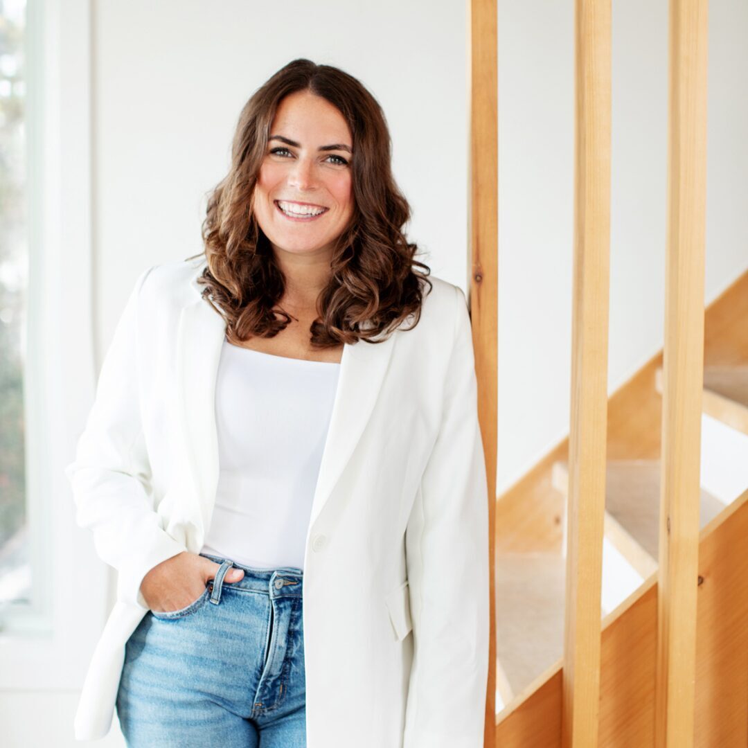 Laura Sinclair - Colour Headshot FOTW26